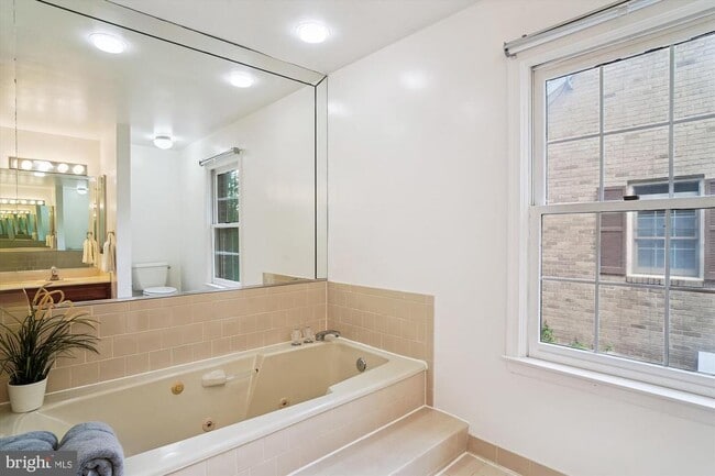 Building Photo - 10940 Brewer House Rd