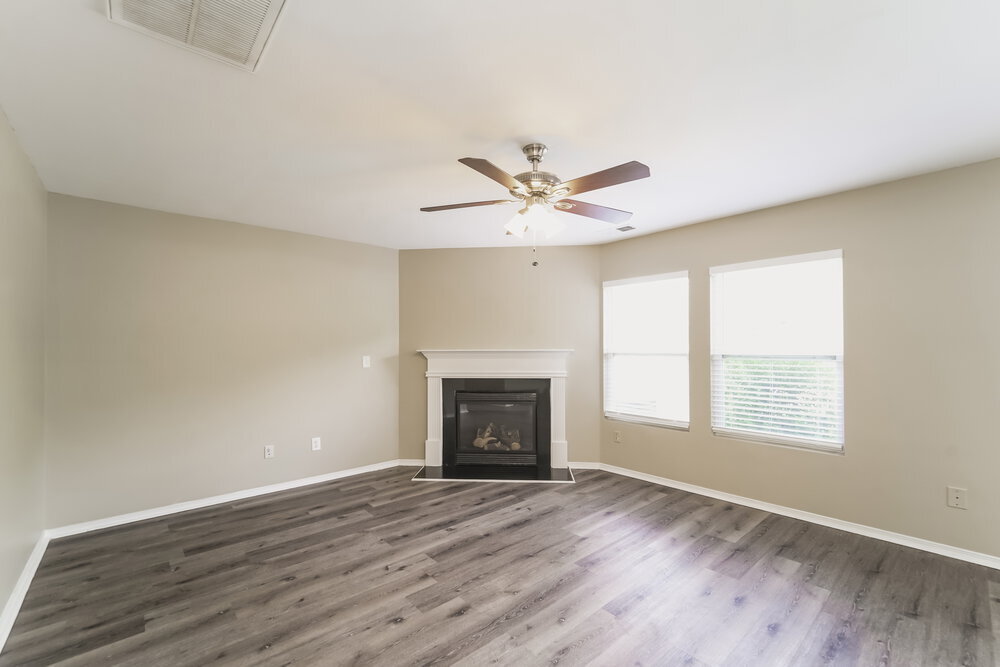 Building Photo - 3804 Larkhaven Village Dr