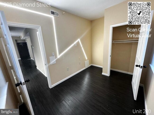 Building Photo - 905 Diamond St