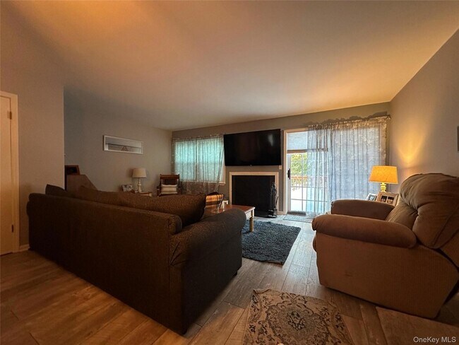 Building Photo - 119 Willow Ct