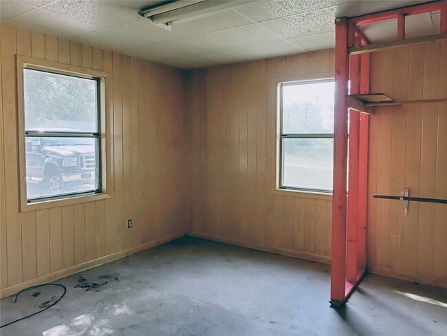 Building Photo - 601 S Cochran St
