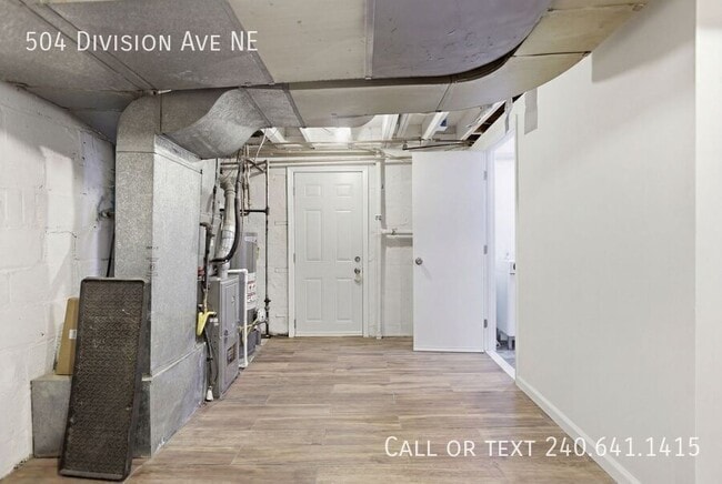 Building Photo - 504 Division Ave NE