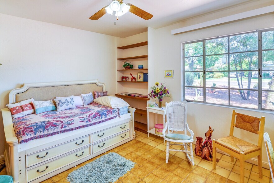 Building Photo - 331 W Windsor Ave