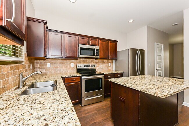 Building Photo - 1335 Elmstead Pl