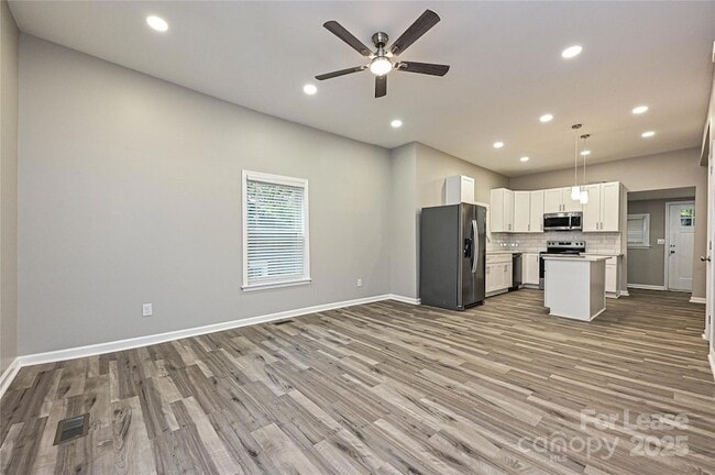 Building Photo - 117 W Henderson St