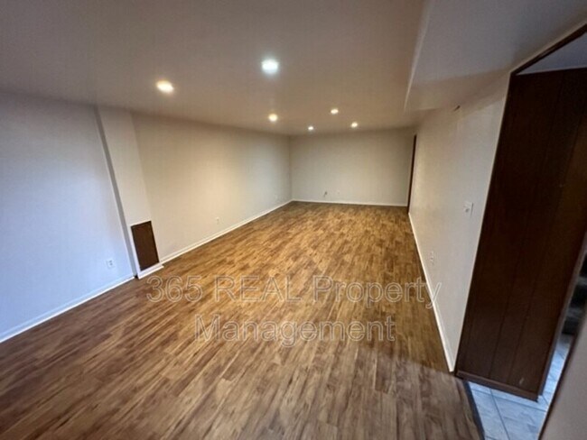 Building Photo - 2446 25th Ave