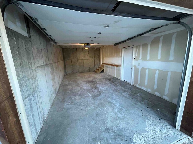 Building Photo - 511 N Aspen St