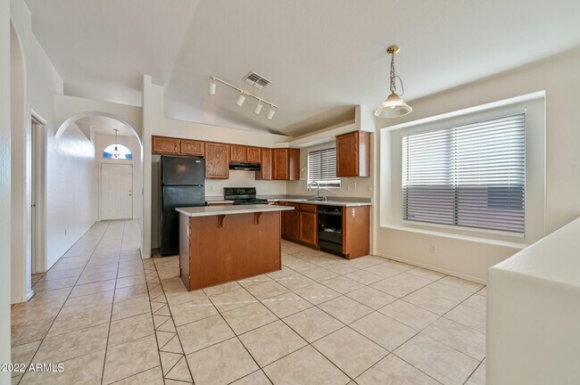 Building Photo - 2607 E Anderson Dr
