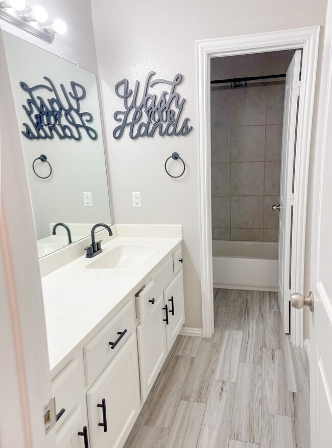 Building Photo - 21130 American Yellowwood Pl