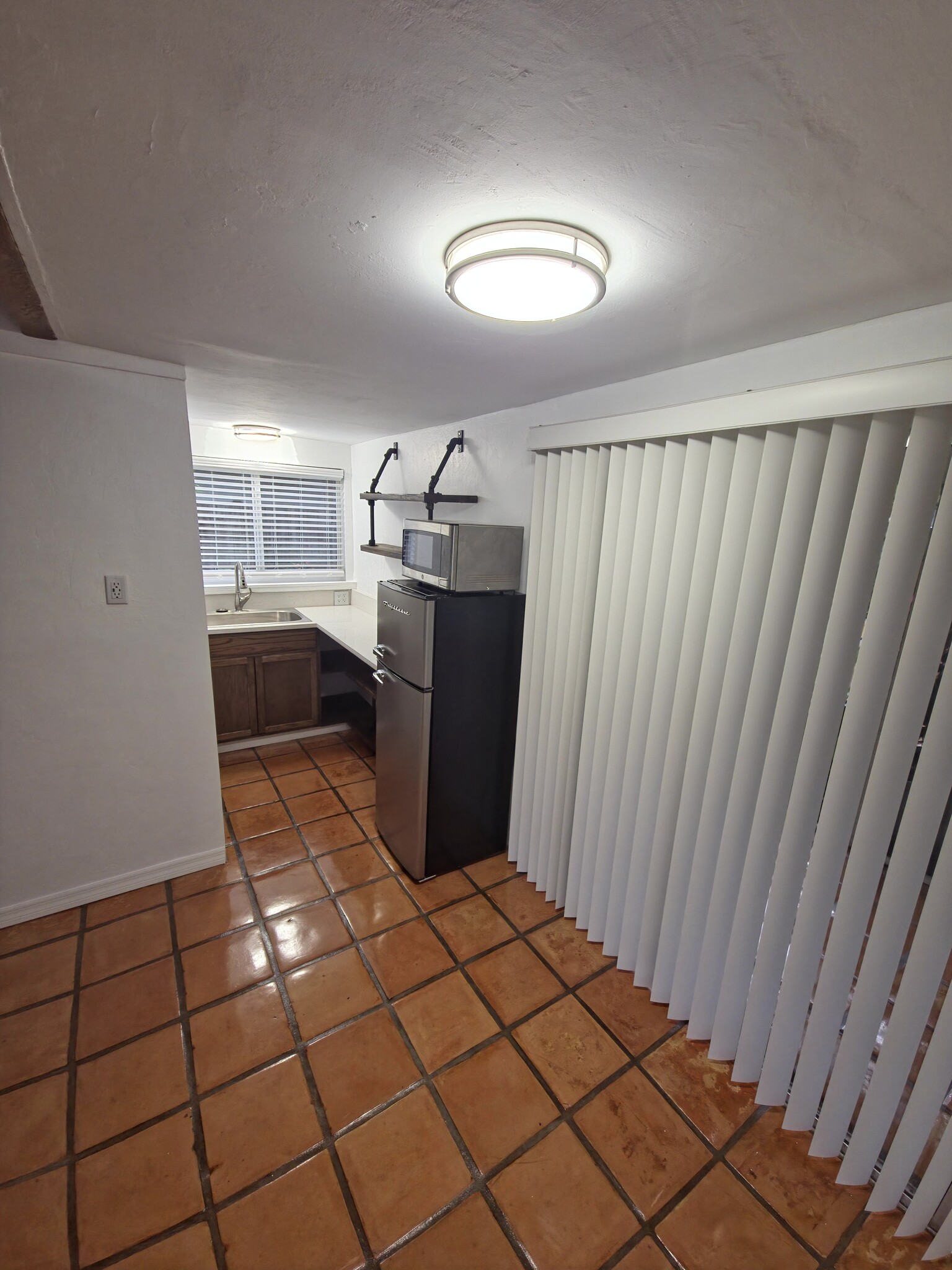 Kitchen - 2020 NE 4th Ave