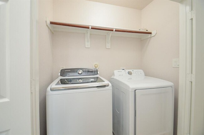 Building Photo - 5610 White Camelia Ct