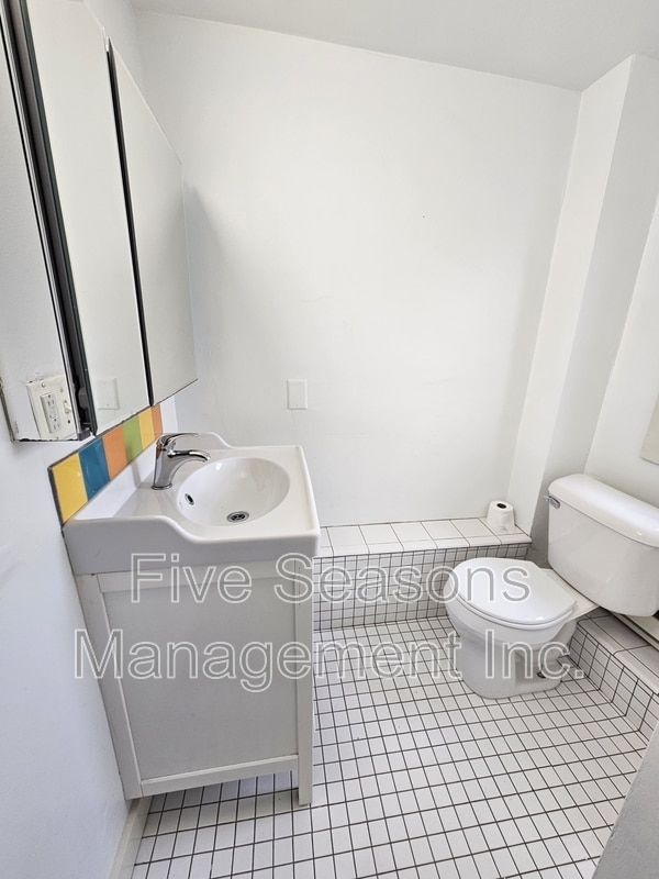 Building Photo - 32 Intervale Ave