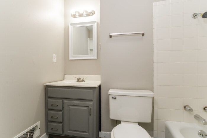 Building Photo - 13144 Ashland Ave