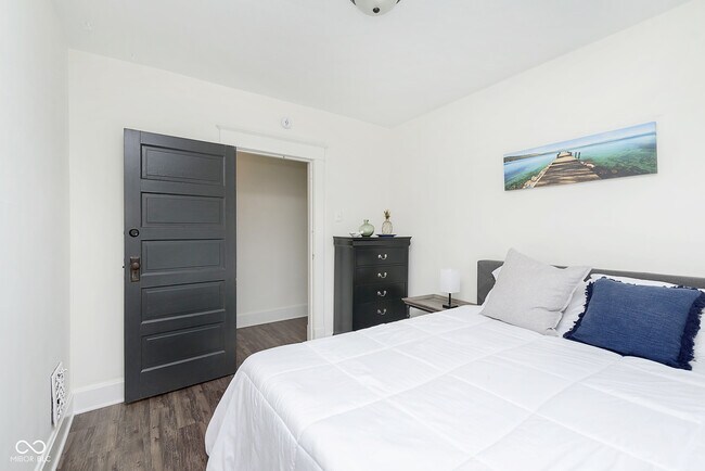 Building Photo - 1432 Sturm Ave