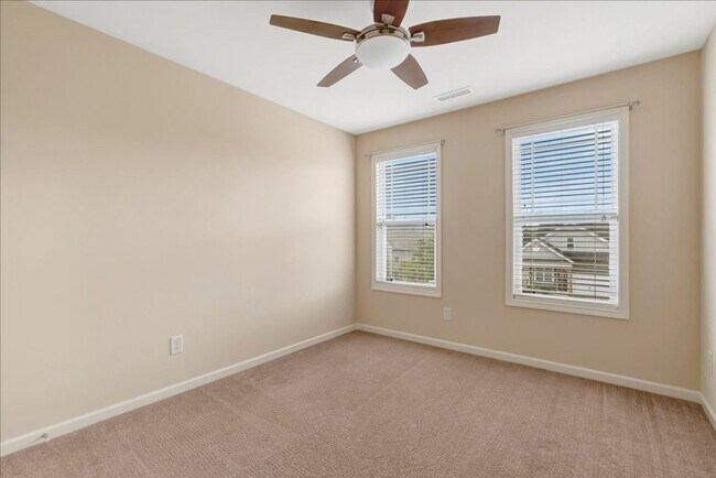 Building Photo - Updated Home with Fenced Yard in Massey Preserve