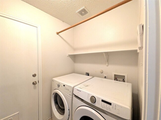 Building Photo - 1736 Carolina Ridge Way
