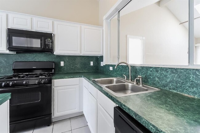 Building Photo - 2622 Eaglenest Ln