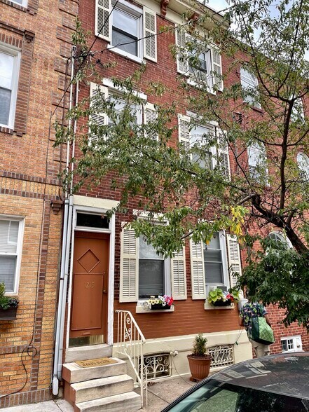 Building Photo - 1215 S 13th St