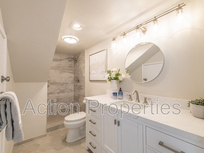 Building Photo - 578 Vista Ave