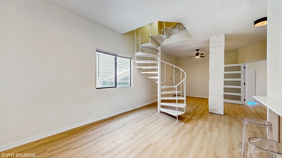 Building Photo - 2430 N Southport Ave