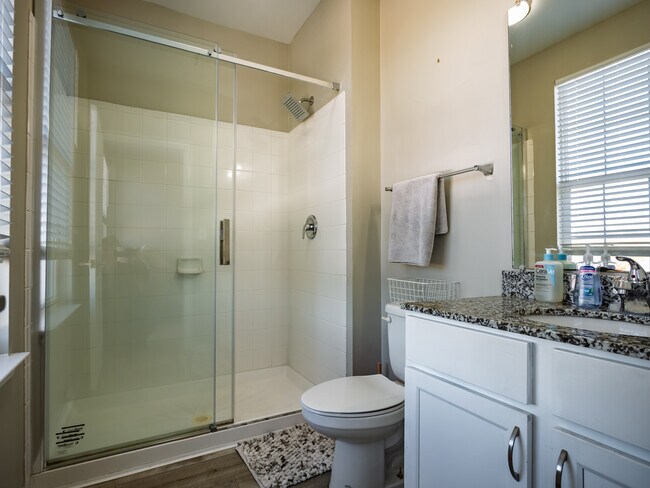 Building Photo - Rowandale