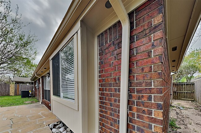 Building Photo - 17326 Masonridge Dr