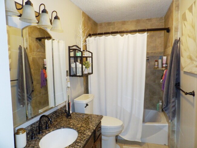 Building Photo - Spacious 3BR + Bonus Room in Inver Grove Heights – Attached Garage & Pet Friendly!