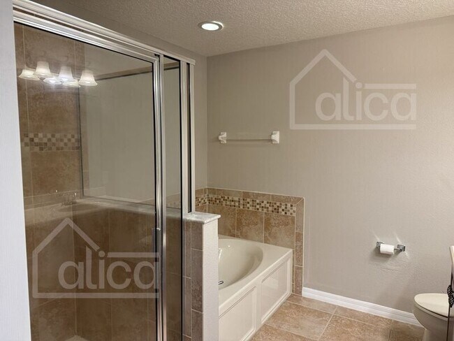 Building Photo - 109 Whispering Pines Way