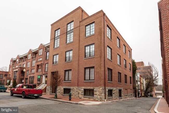 Primary Photo - 3220 Grace St NW