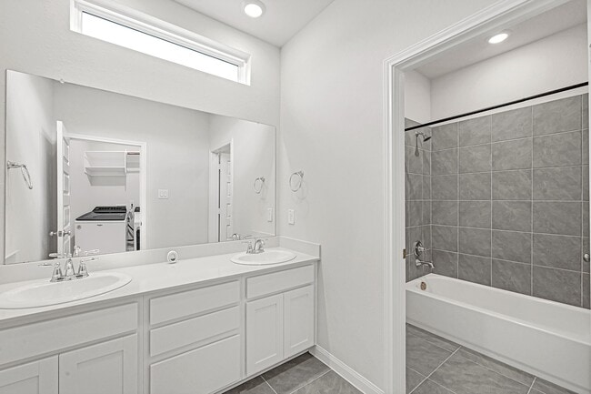 Building Photo - 1528 Lakeline Oak Dr