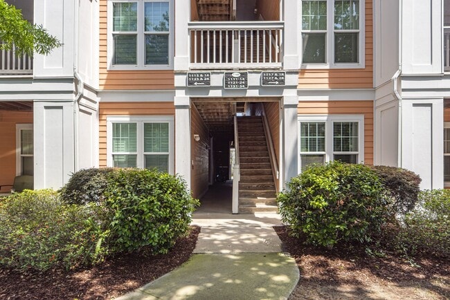 Building Photo - 1 Bedroom 1 Bath Condo in Southampton Pointe - Mt. Pleasant