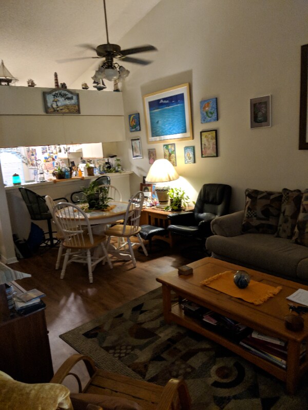 Building Photo - 1320 Daffodil Pl