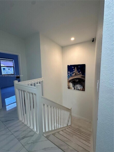 Building Photo - 758 NE 34th Ave