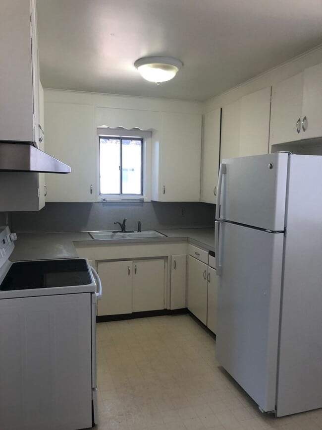 Building Photo - 2 Bed 1 Bath House with Garage