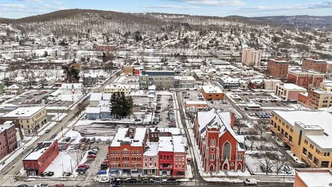 Building Photo - 136 Court St