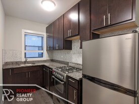 Building Photo - 423 W Belden Ave