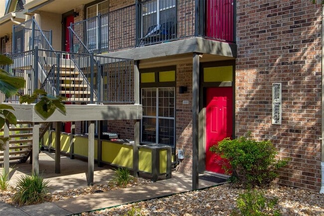 Building Photo - 7685 Northcross Dr