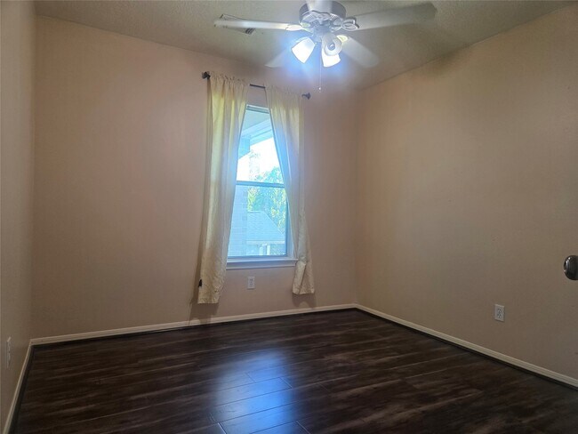 Building Photo - 16102 Mission Village Dr
