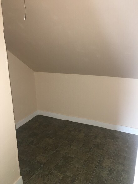 Building Photo - 42 Beach Ave