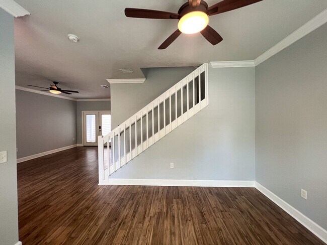 Building Photo - 3BR/2.5BA Townhouse in Sorrento - availabl...