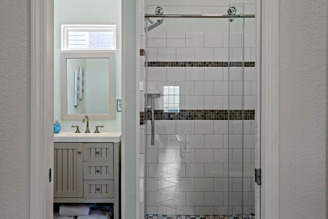 Building Photo - 4431 Luke Ave