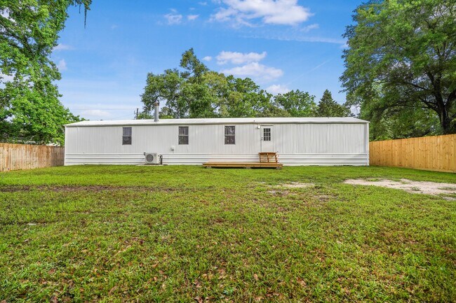 Building Photo - 21950 Caney Dr