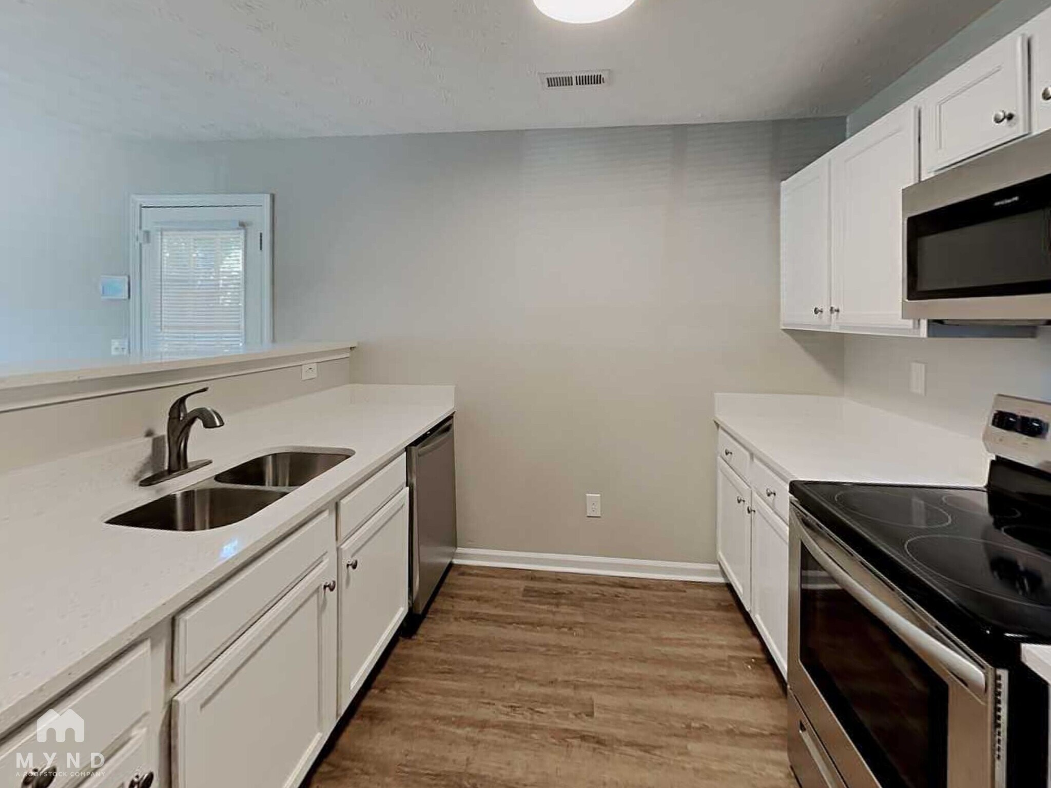 Building Photo - 305 Carter Ave