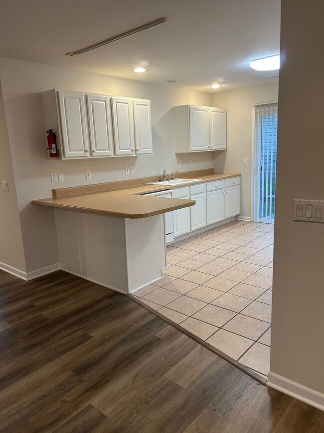 Building Photo - 3219 Dove Dr