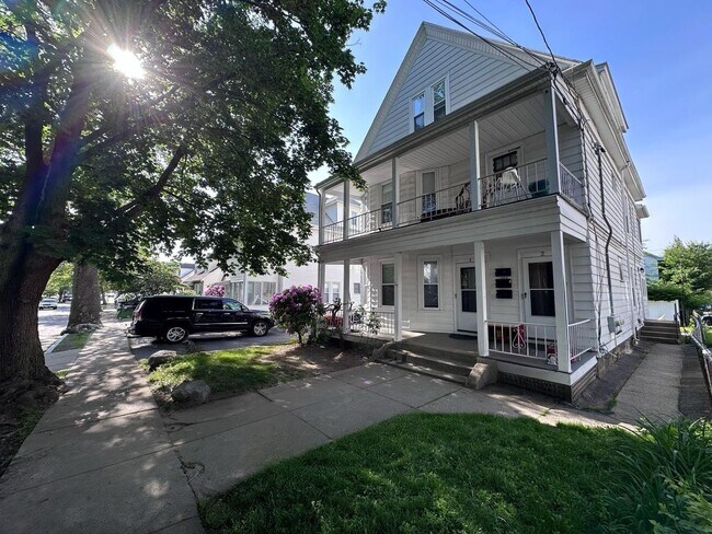 Building Photo - 155 Spruce St