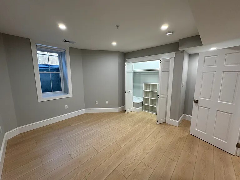 Building Photo - 86 Orchard St