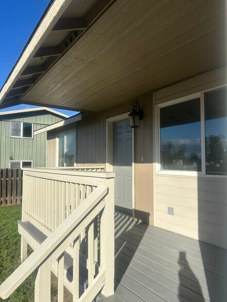 Building Photo - 935 NW Cains Rd