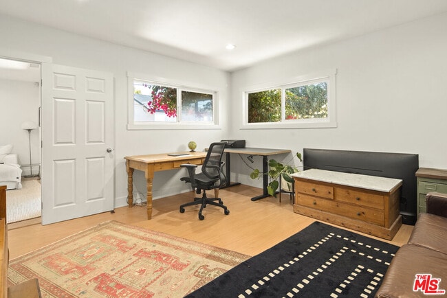 Building Photo - 352 Hargrave St