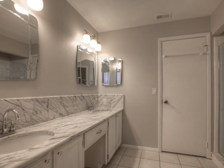 Building Photo - 420 Mainsail Ct
