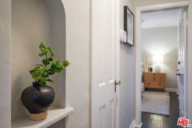 Building Photo - 560 Croft Ave